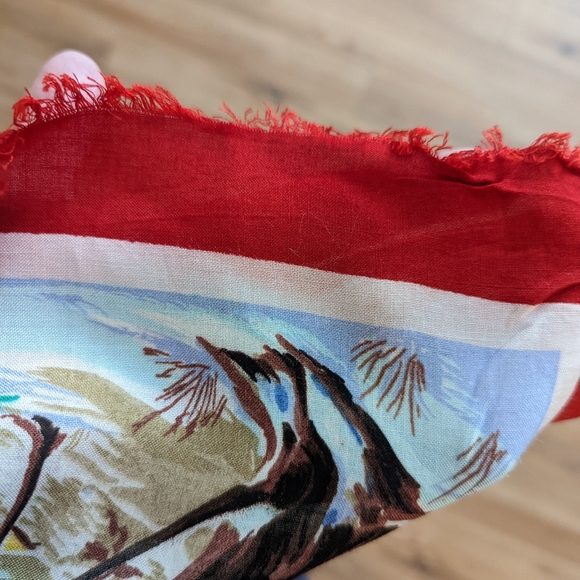 Beautiful Vintage Winter Scene Scarf - Picture 3 of 3